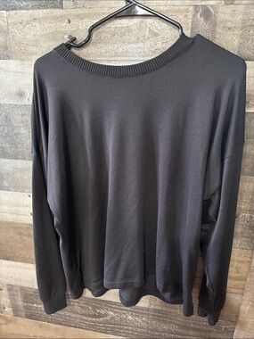 Black Women's Long-Sleeve Lounge Top - Classic Comfort